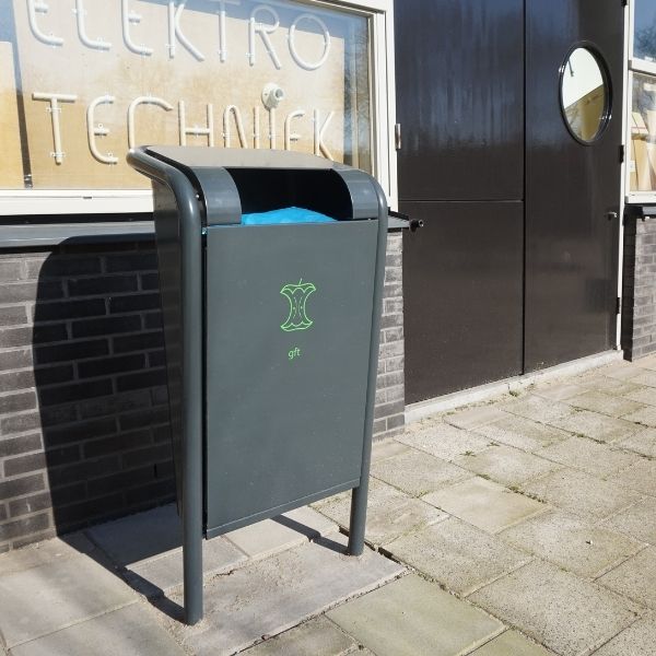 103075 herinrichting schoolplein straatmeubilair buitenbanken afvalbakken zitelementen